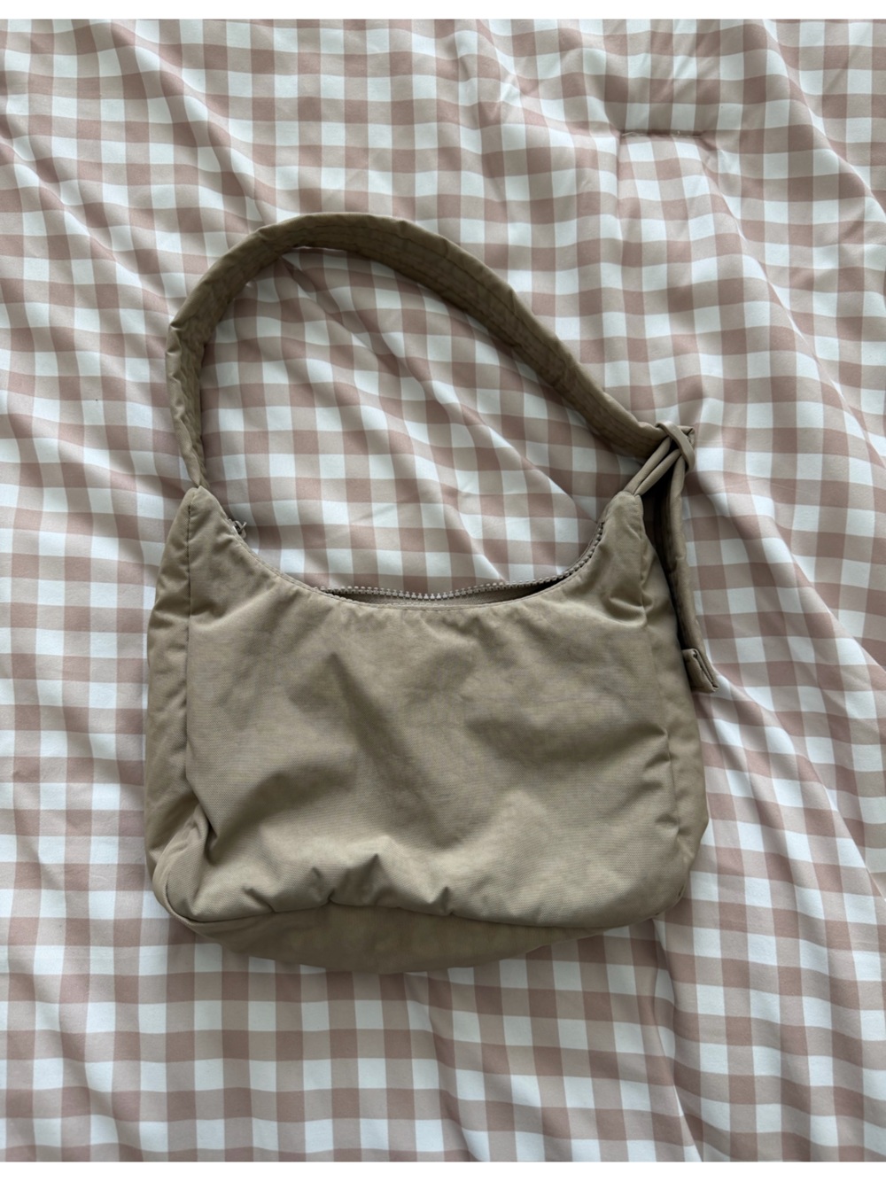 BAGGU Mini Nylon Shoulder Bag in Dovr (Gray Taupe) - Picture 3 of 4